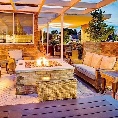 Springhill Suites By Marriott Carle Place Garden City Exteriör bild