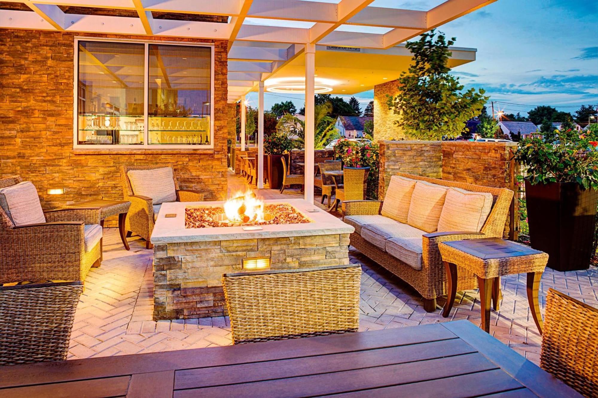 Springhill Suites By Marriott Carle Place Garden City Exteriör bild